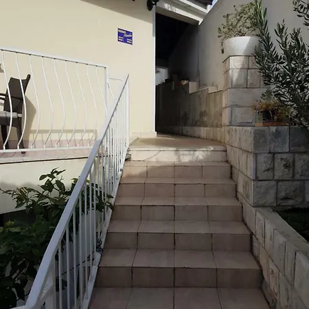 Monika Guest house